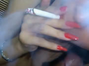 印尼賣婬女一邊抽煙一邊自摸指姦自慰